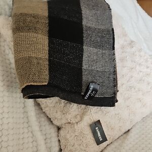 Express Brand NWT Checkered Scarf in Black and Brown Colors